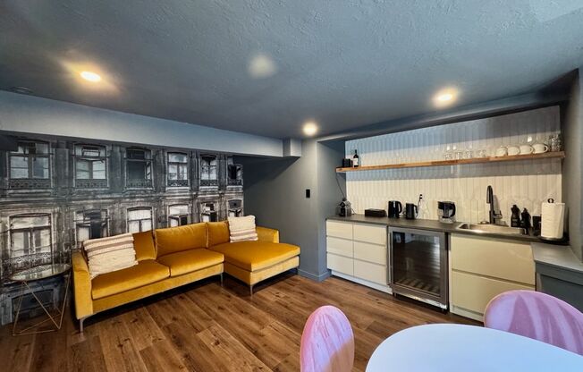 4018 Broadway
