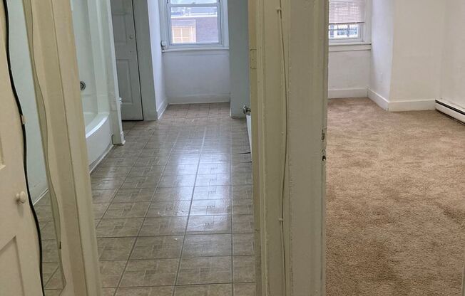 1 bed, 1 bath, 700 sqft, $1,249, Unit 38-5