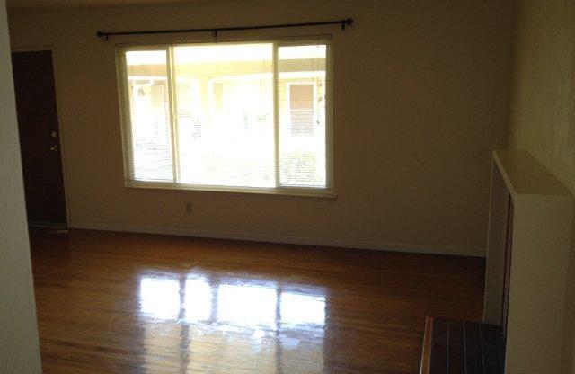 2 beds, 1 bath, $2,100