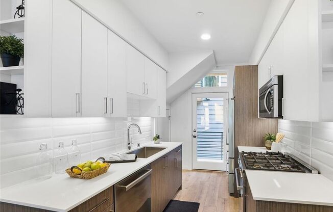 Chic Townhome at Green Lake
