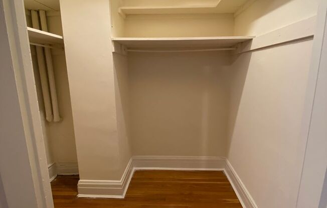 Studio, 1 bath, 275 sqft, $1,200, Unit 209