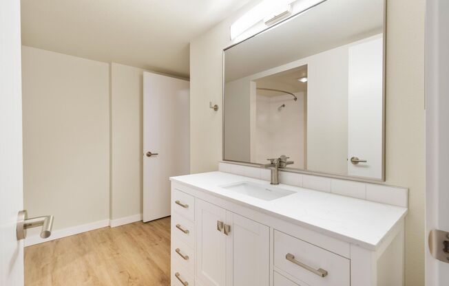 2 beds, 1 bath, 875 sqft, $2,795, Unit 27
