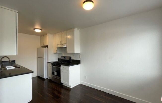 639 N ALEXANDRIA AVE