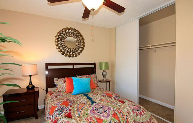 2 beds, 1 bath, 875 sqft, $1,575, Unit 32-37