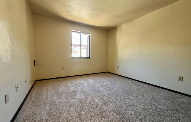 Wonderful 1BR in Lovely Location! Beautiful Exposed Brick Accent Walls Throughout Unit!