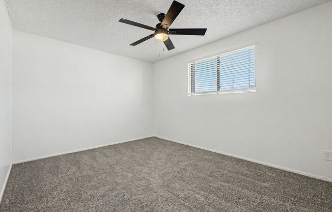 2 beds, 2 baths, 992 sqft, $1,595, Unit 24