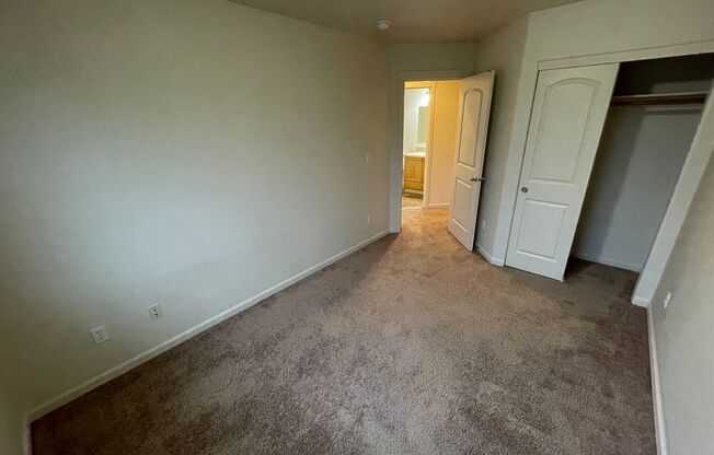 3 beds, 2.5 baths, 1,300 sqft, $1,900, Unit 408