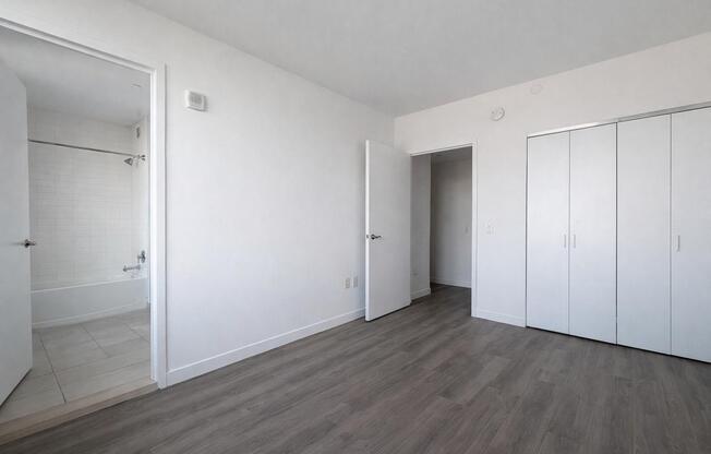 2 beds, 2 baths, 1,041 sqft, $4,995, Unit 17K