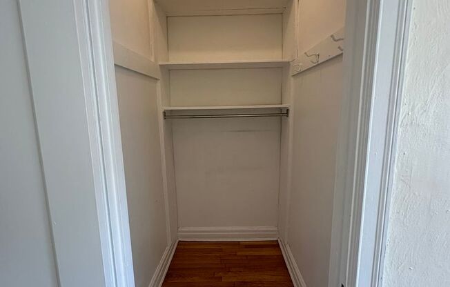 Studio, 1 bath, 294 sqft, $1,415, Unit New King Edward  4A3