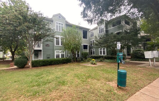 Updated Flooring and Bathroom! ~ 2 bedroom / 2 bathroom ~ Close Cameron Village and Downtown Raleigh