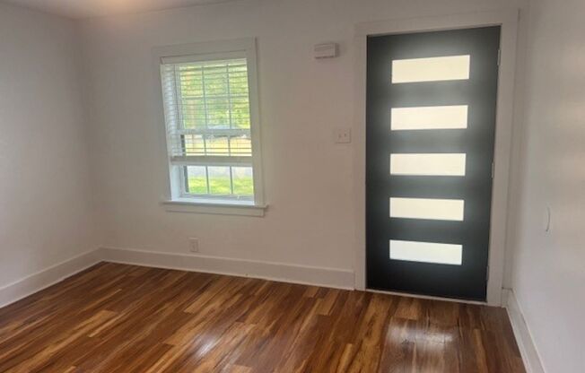 Two Bedroom 1 Bathroom-Fully renovated