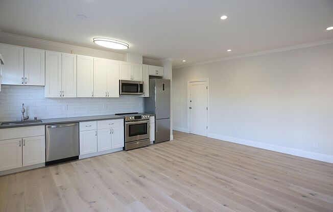 2 beds, 1 bath, $2,200, Unit # 17