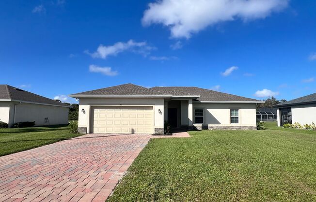 Modern Comfort Meets Spacious Living – Stunning 4 Bedroom Home in Beautiful Punta Gorda!