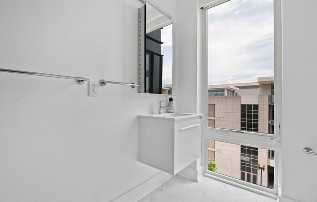 1 bed, 1 bath, $1,600