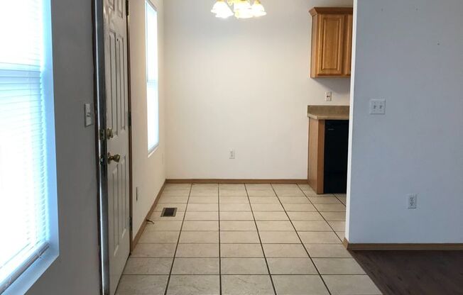 2 beds, 1 bath, 800 sqft, $695, Unit 6