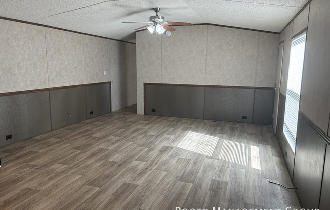2233 E 8 ST