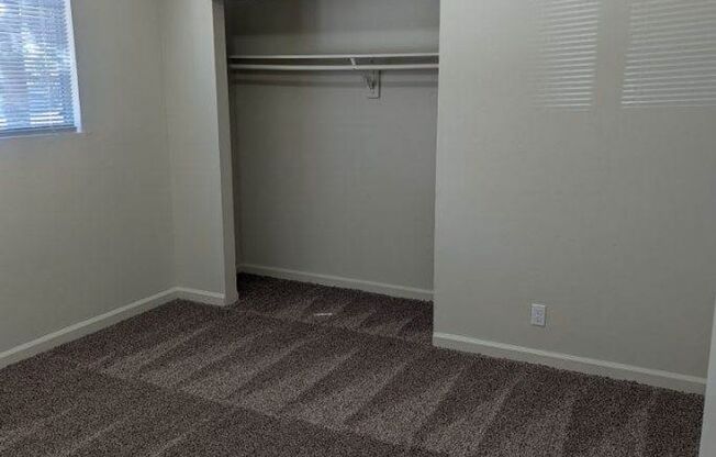 2 beds, 1 bath, $1,099, Unit 1575-04