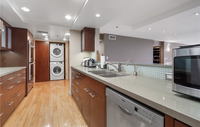 3 beds, 3.5 baths, 2,426 sqft, $7,500, Unit 609