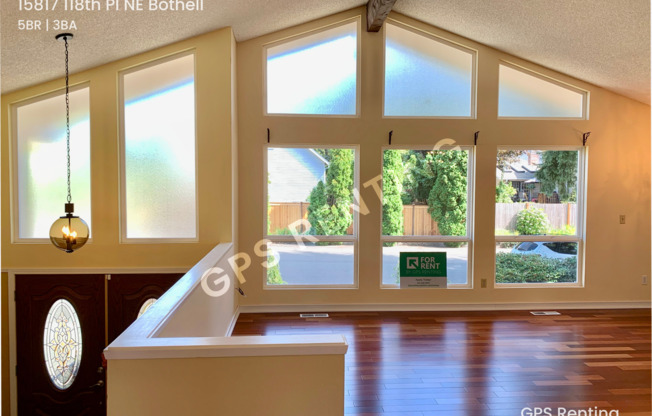 Updated 5-Bedroom Home for Rent in Bothell