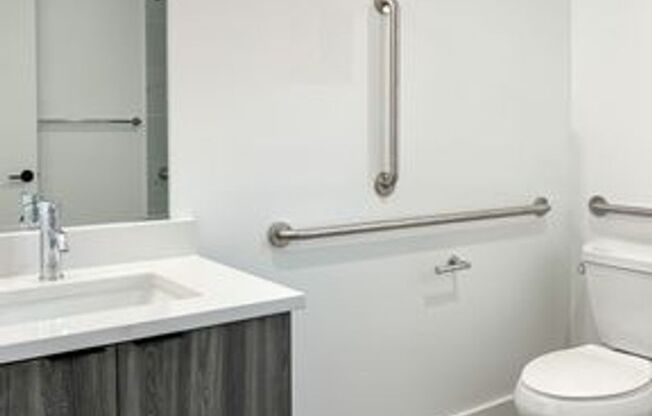 3 beds, 1 bath, 779 sqft, $2,540, Unit 5940-LL2