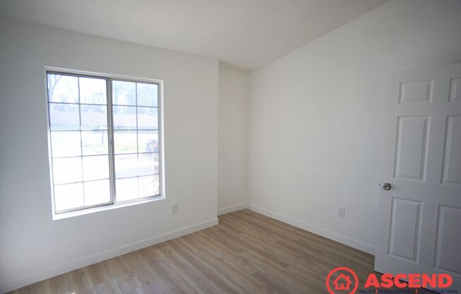 3 beds, 1 bath, 998 sqft, $1,400, Unit Unit A