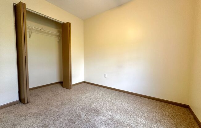 2 beds, 1 bath, 840 sqft, $1,050, Unit 4D