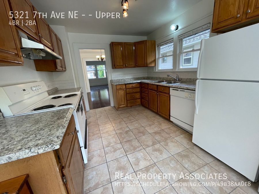 5321-7th Ave NE