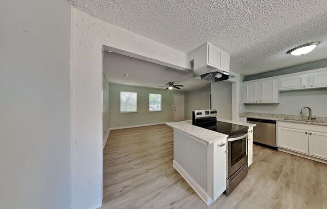 2423 OAKWOOD TER