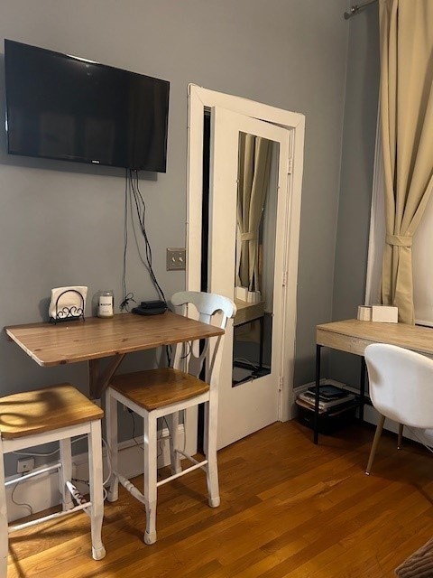 1 bed, 1 bath, 275 sqft, $2,300, Unit LB