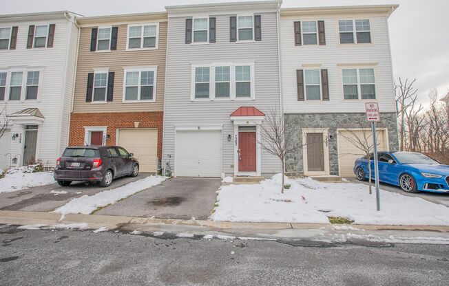 Amazing 3 BR/2 Full BA & 2 Half BA Townhome in Glen Burnie!