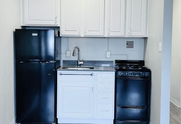Studio, 1 bath, 320 sqft, $850, Unit # 804