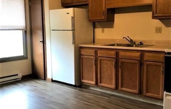 2 beds, 1 bath, 1,000 sqft, $750, Unit #7