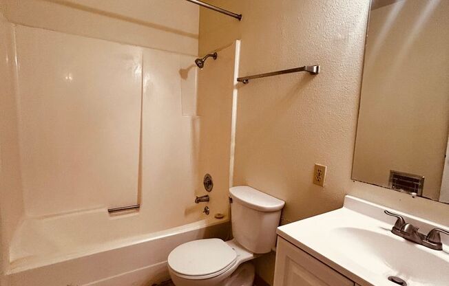 1 bed, 1 bath, 576 sqft, $1,020, Unit 9