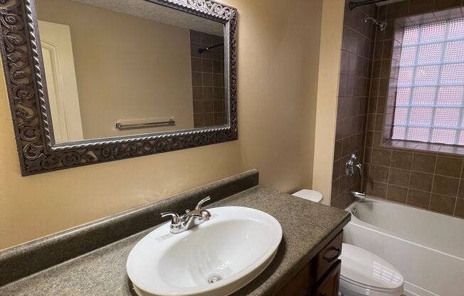 2 beds, 1 bath, 800 sqft, $1,395, Unit 601 - Unit 205 B800