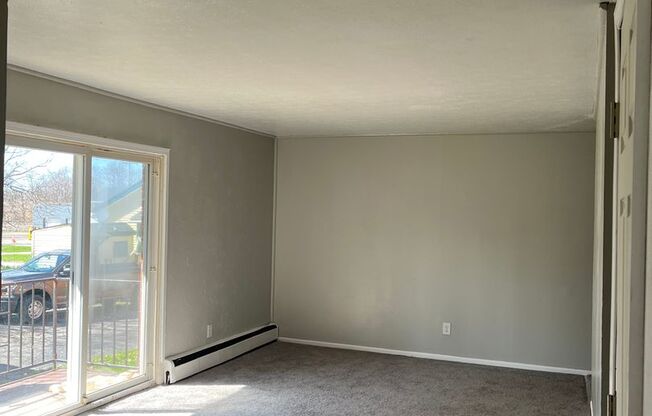 2 beds, 1 bath, $990, Unit 202