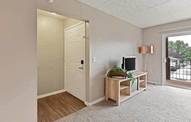 An open concept living room at Heritage Hill Estates Apartments, Cincinnati, Ohio 45227