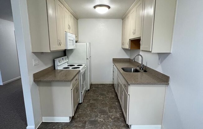 2 beds, 1 bath, 850 sqft, $2,895, Unit 777-267