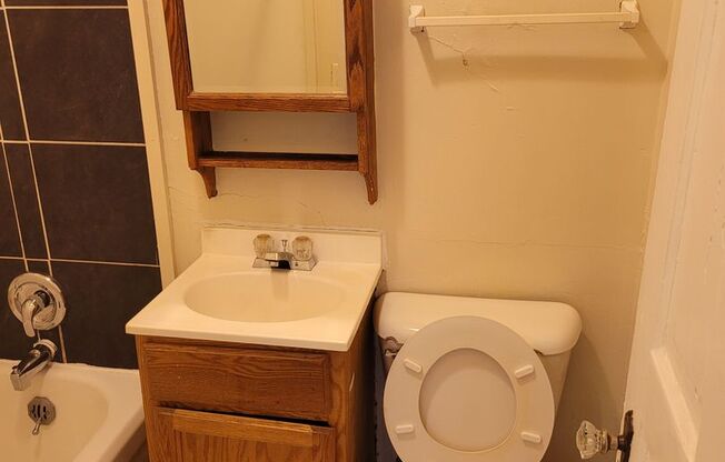 1 bed, 1 bath, $995, Unit 18