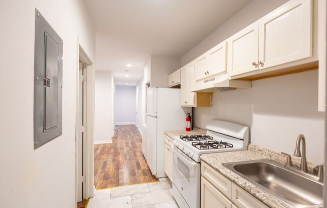 Cozy 3 BR/1 BA Apartment in Randle Highlands!