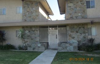 IMMACULATE DOWNTOWN 2 BEDROOM 1 BATH