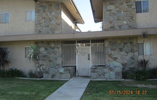 IMMACULATE DOWNTOWN 2 BEDROOM 1 BATH