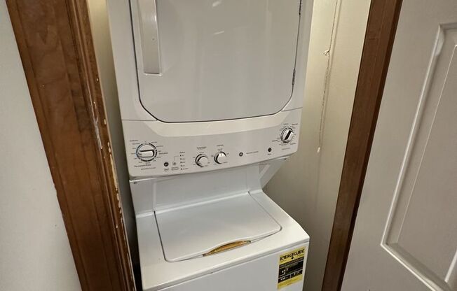 2 Bedroom 2 Bathroom Condo!