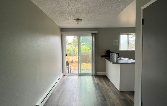 2 beds, 1 bath, 780 sqft, $1,350, Unit 02