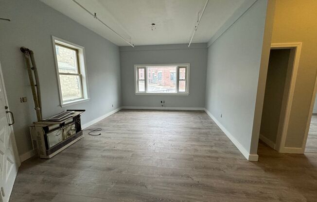 2 beds, 1 bath, $1,350, Unit 16 Park St. Unit B