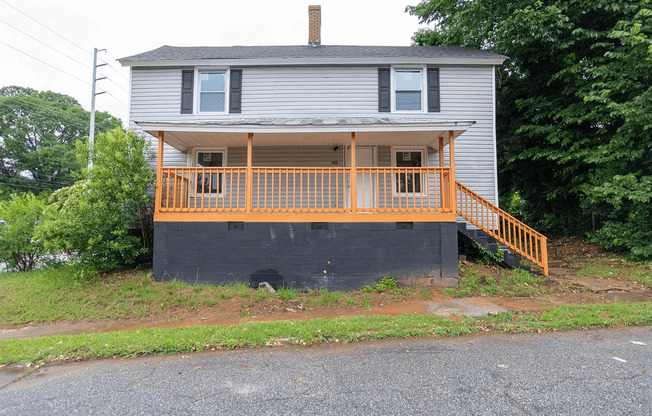 3 beds, 1 bath, $1,150