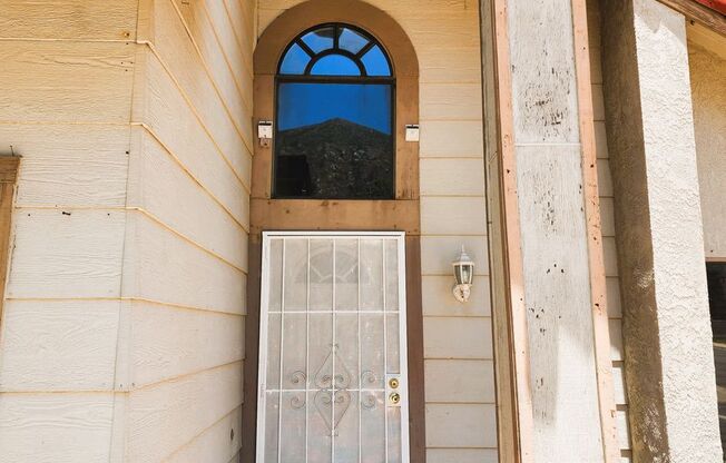 Corner Lot, 3BD, 2.5BA Home in Lake Elsinore