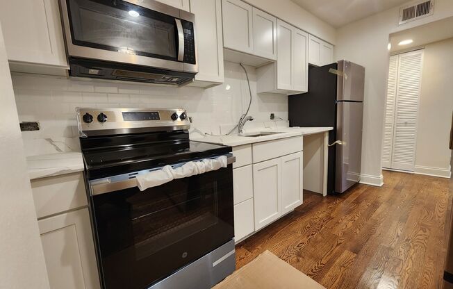 2 beds, 1.5 baths, 900 sqft, $2,895, Unit 204