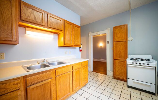 Studio, 1 bath, $875, Unit 250 R