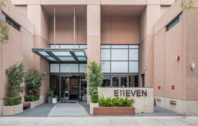 Modern 1-Bedroom Loft in the Heart of South Park, Downtown LA
