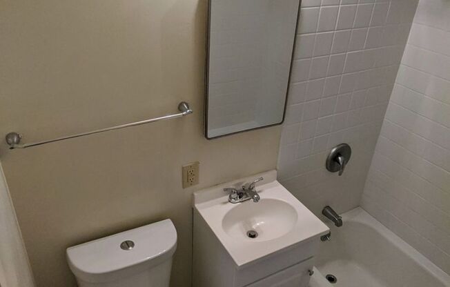 Studio, 1 bath, 302 sqft, $1,100, Unit 104